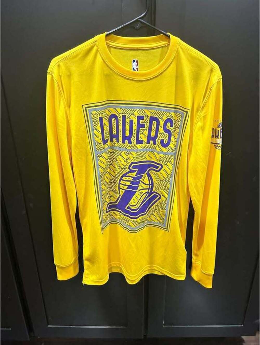 NBA Los Angeles Lakers Yellow Long Sleeve Shirt Small